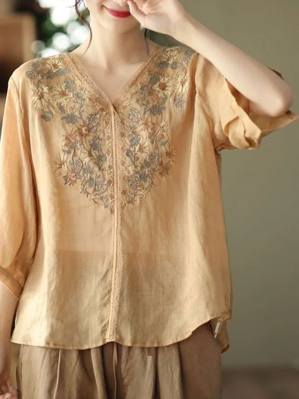 camisa-feminina-retro-de-algodao-e-linho-com-bordado-artesanal-detalhes-em-renda-decote-em-v-bolso-quadrado-elegante-e-mo