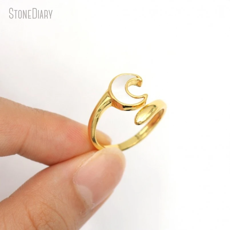 5Pcs Wholesale Boho Witch Crescent  Moon Shape Gold Color Copper White Shell Ring RM50807