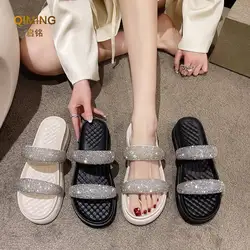 女性用キラキラサンダル,ファッショナブルなビーチシューズ,黒と白のスリッパ,家庭用スリッパ,女性用ビーチサンダル,夏