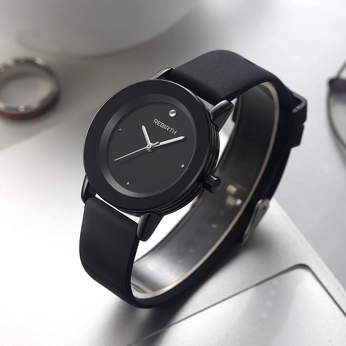 Simple and Casual Versatile Quartz Watch
