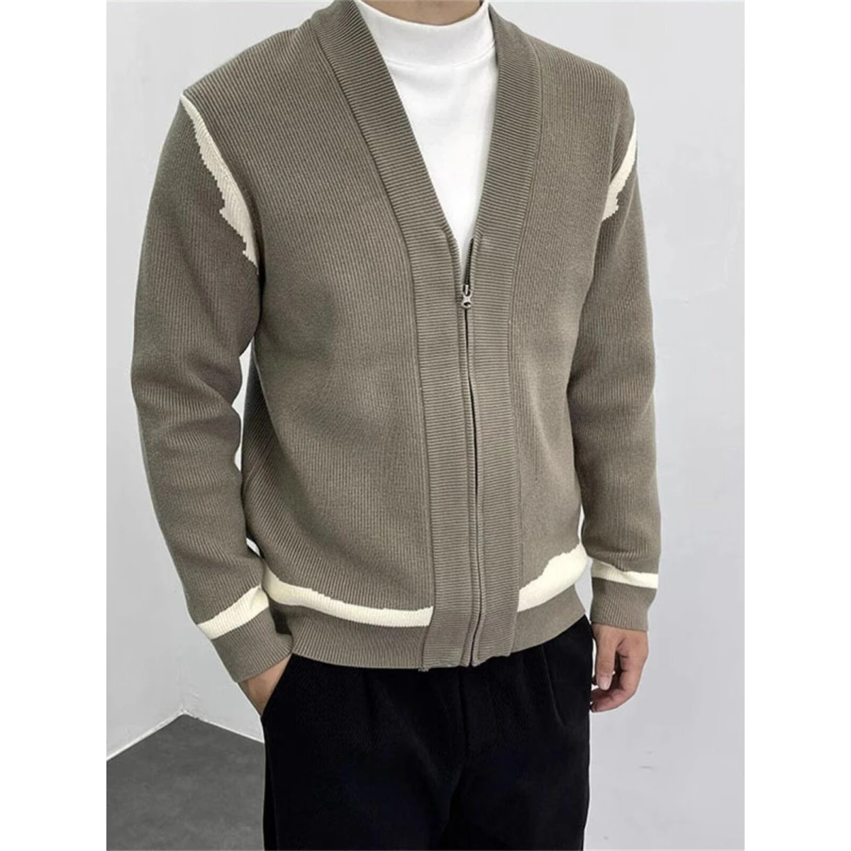 

Мужской вязаный свитер с V-образным вырезом на осень-зиму, повседневный, однотонный, приталенный кардиган, корейская версия, модный тренд