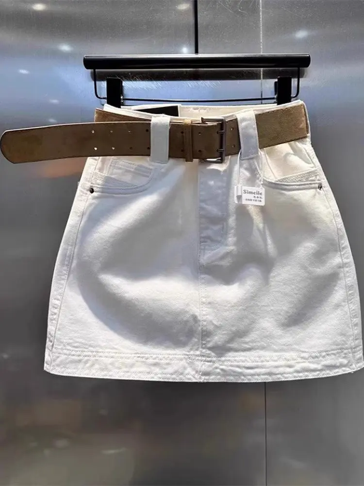 

Белая джинсовая юбка с высокой талией и вышитыми буквами, корейский стиль, А-силуэт, короткая юбка с эффектом похудения, летняя новинка