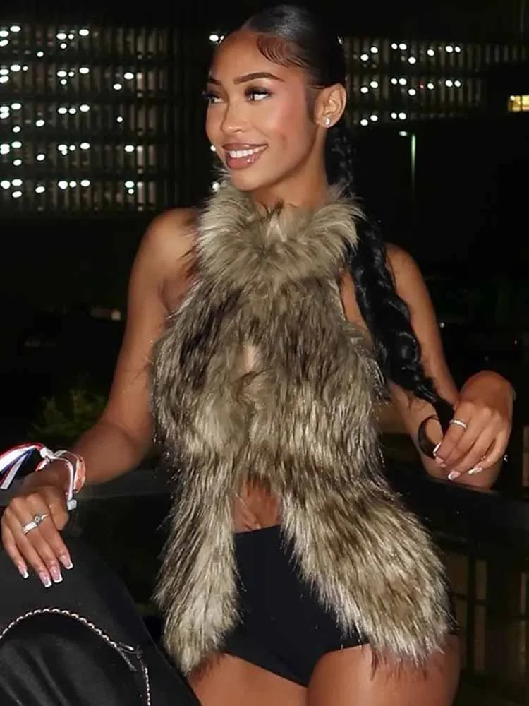 

BKQU Холтер Сексуальные пушистые топы на бретелях Женские хипстерские топы Y2K с открытой спиной Бандажные тонкие укороченные топы с нерегулярным разрезом по подолу Пышный теплый жилет 2025 Новинка