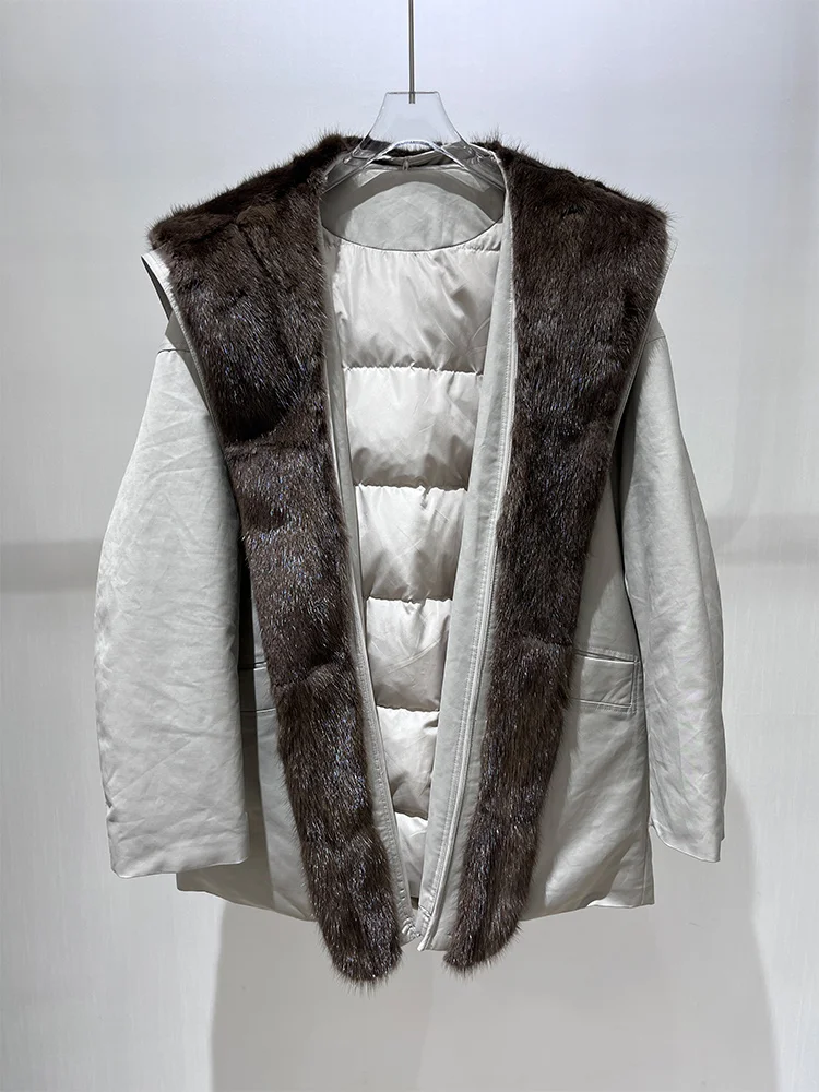 2025 الشتاء النساء أوزة أسفل معاطف الطبيعية الحقيقية Muskrat فرو المنك طوق سترة سترة أبلى الفاخرة سترة منفوخة