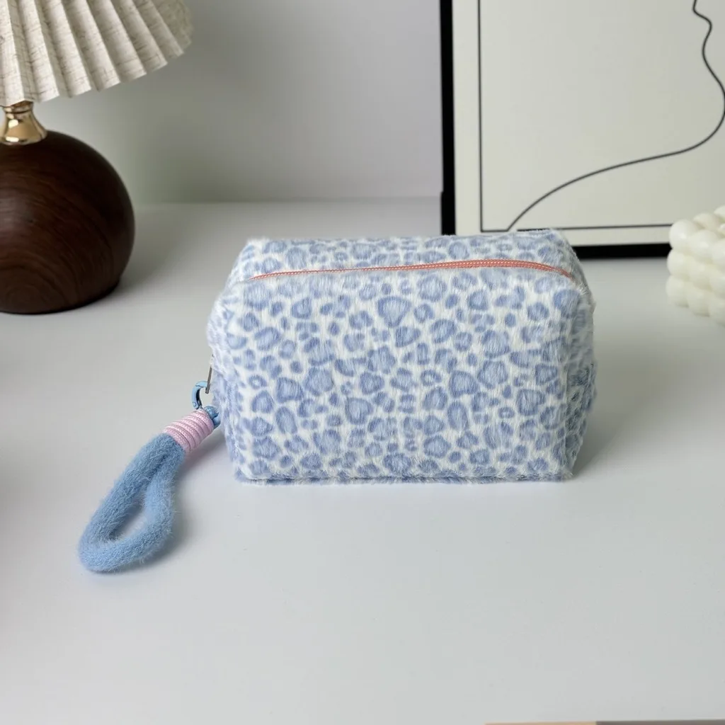Leopard Print Cosmetic Bag Compact Portable Travel Storage Bag Unisex Cosmetic Case Trendy Plush Polyester Toiletry Bag