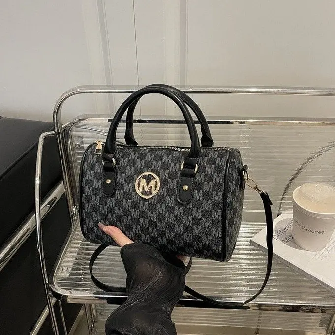 

Новая сумка-подушка с монограммой 2026 года, в стиле бохо, с объемной верхней ручкой, регулируемая наплечная/кроссбоди сумка, винтажная, для работы и поездок, для женщин