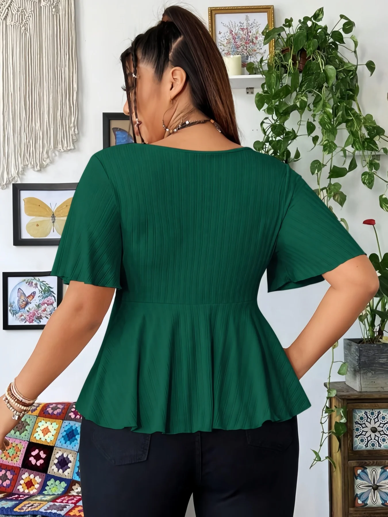 Damenmode im neuen Stil mit tiefem V-Ausschnitt, vielseitiges, einfarbiges, kurzärmeliges Damenoberteil.