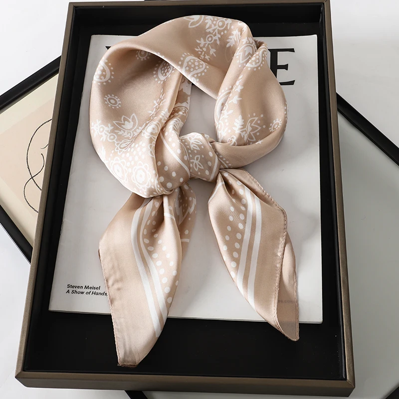 العلامة التجارية الفاخرة الحرير ساحة بيزلي وشاح المرأة الساتان الرقبة الشعر التعادل الفرقة لينة باندانا منديل 2025 الحجاب رئيس الإناث Foulard