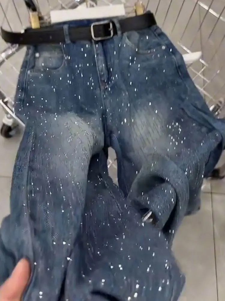 Calça Jeans Feminina Retrô com Strass Brilhante, Perna Larga, Cintura Alta, Modelagem Solta e Efeito Emagrecedor, Estrelas Br...