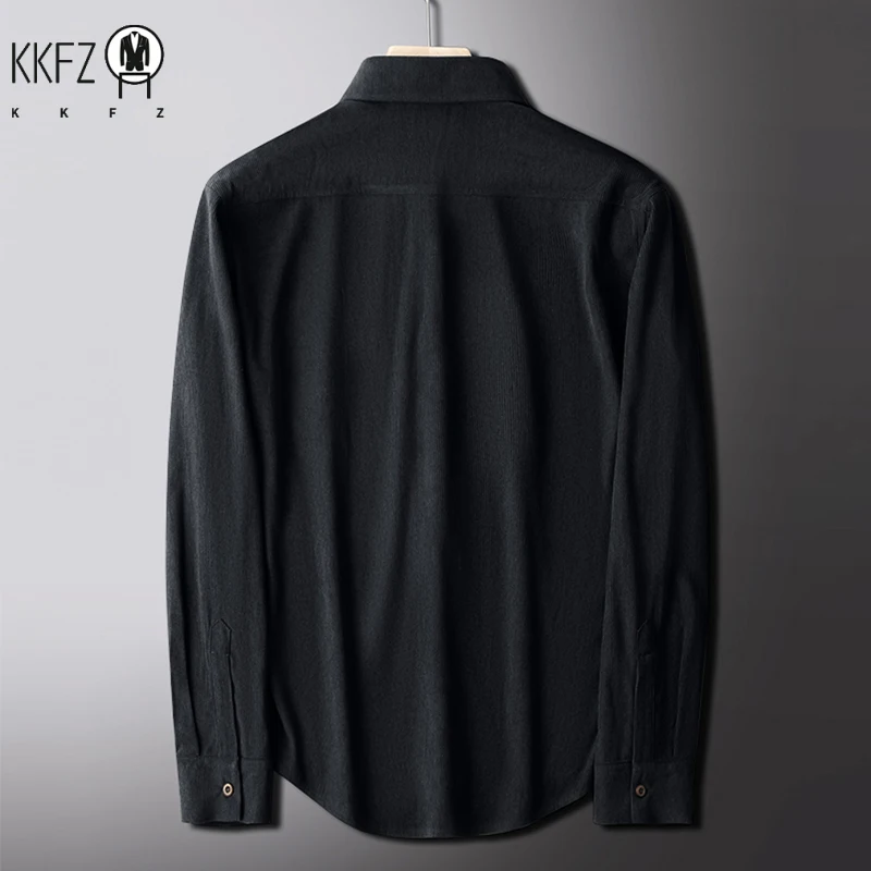قميص سروال قصير للرجال بأكمام طويلة للخريف والشتاء بلون سادة مريح كاجوال متعدد الاستخدامات