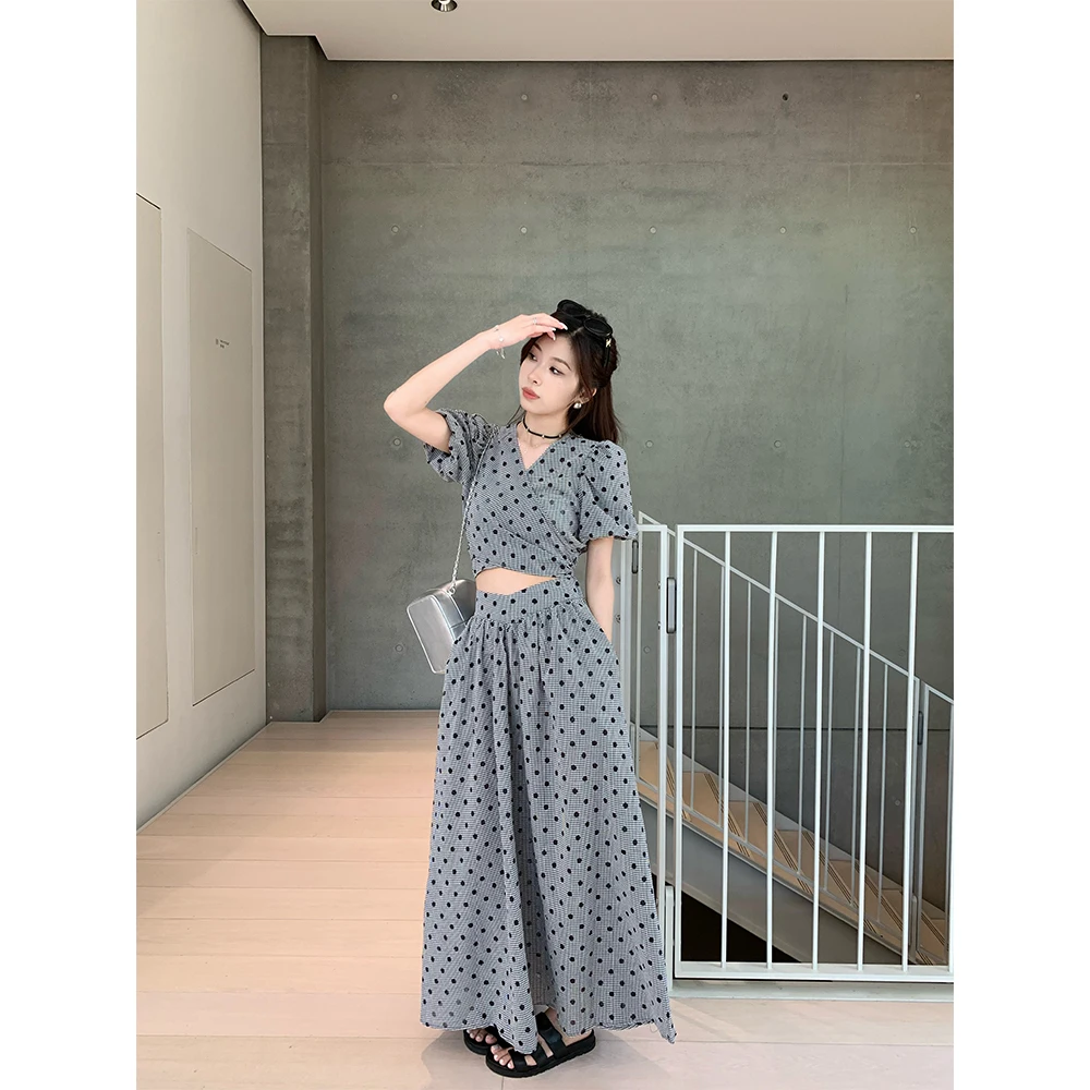 

Комплект из двух предметов: юбка-макси в горошек и топ для женщин, летний наряд с расклешенным подолом для молодых девушек