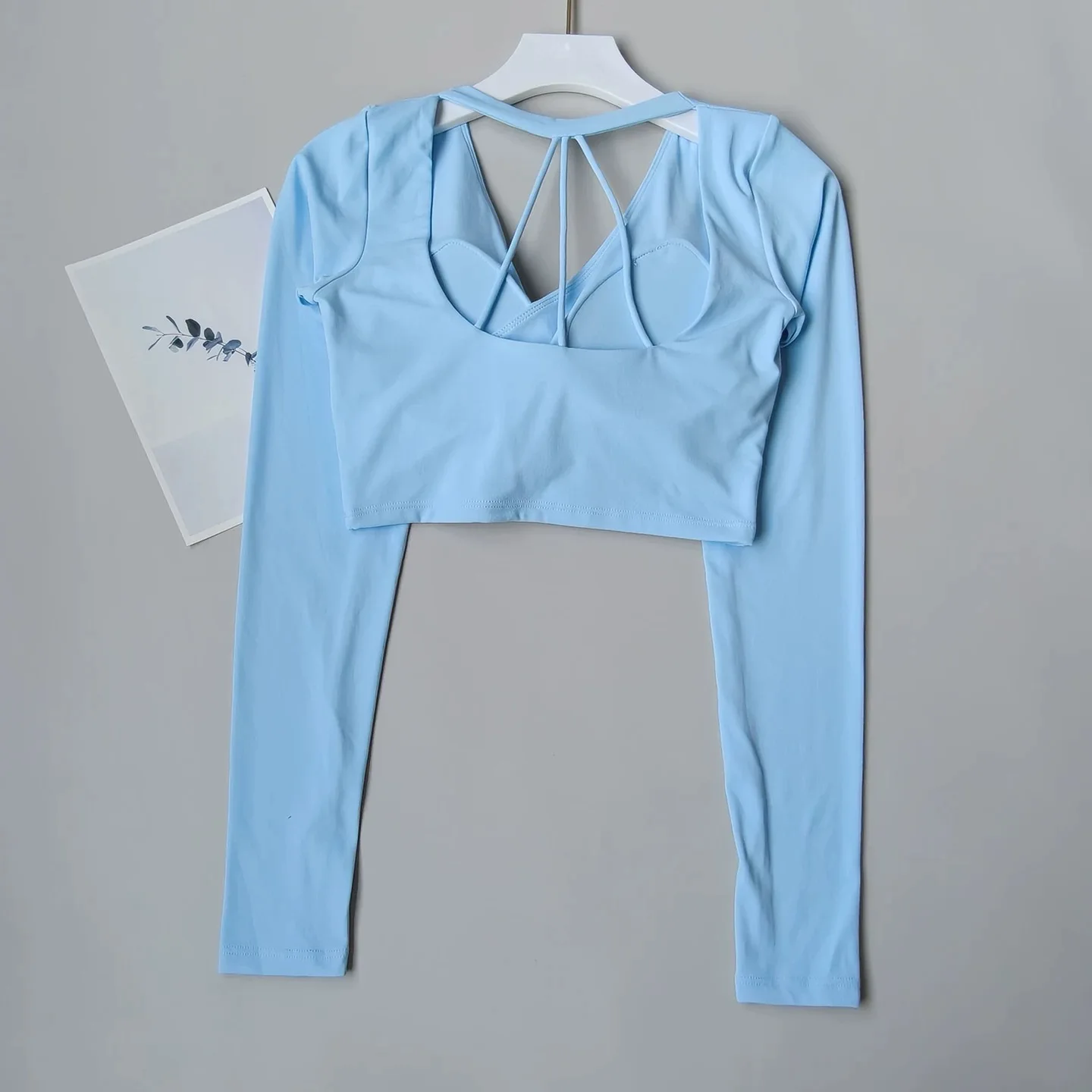 Kurzes Langarm-Yoga-Fitness-Outfit für Damen mit Brustpolstern für Yoga, Pilates und Workout – Detail 12