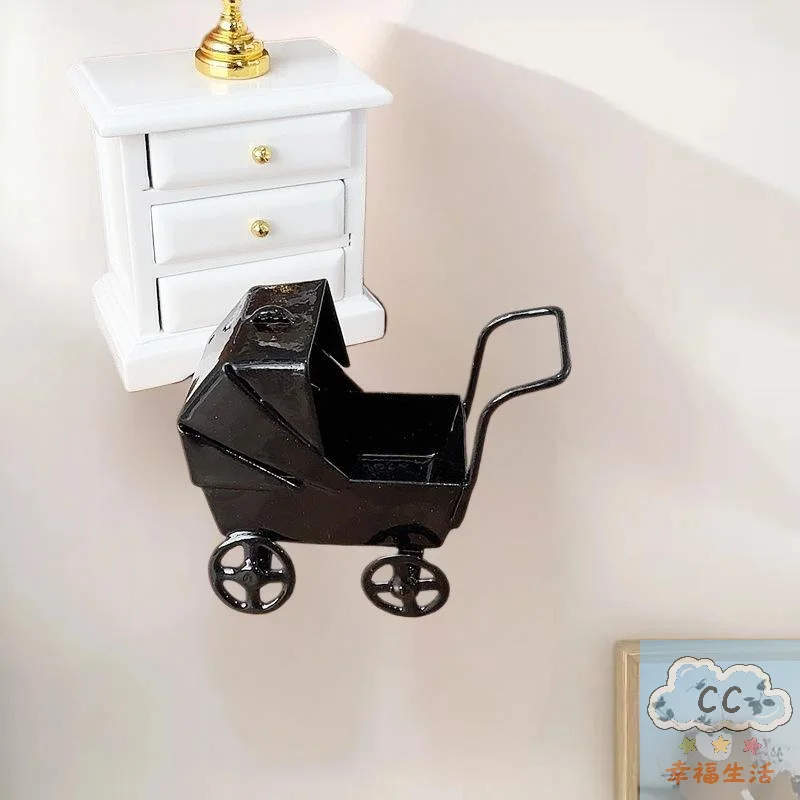 

1:12 Кукольный домик, украшения для спальни, черная детская коляска из кованого железа