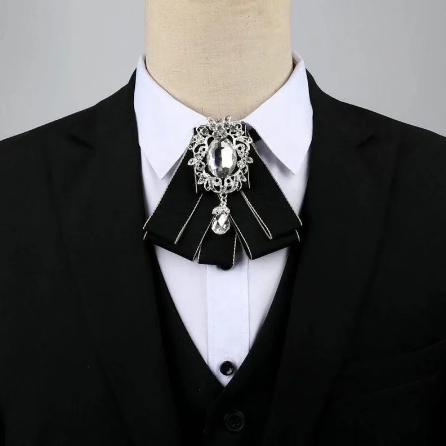 قطعة واحدة من الزهور ذات الياقة الماسية الكبيرة ذات الشريط الأسود العنابي للرجال مناسبة للاستخدام اليومي أثناء العروض