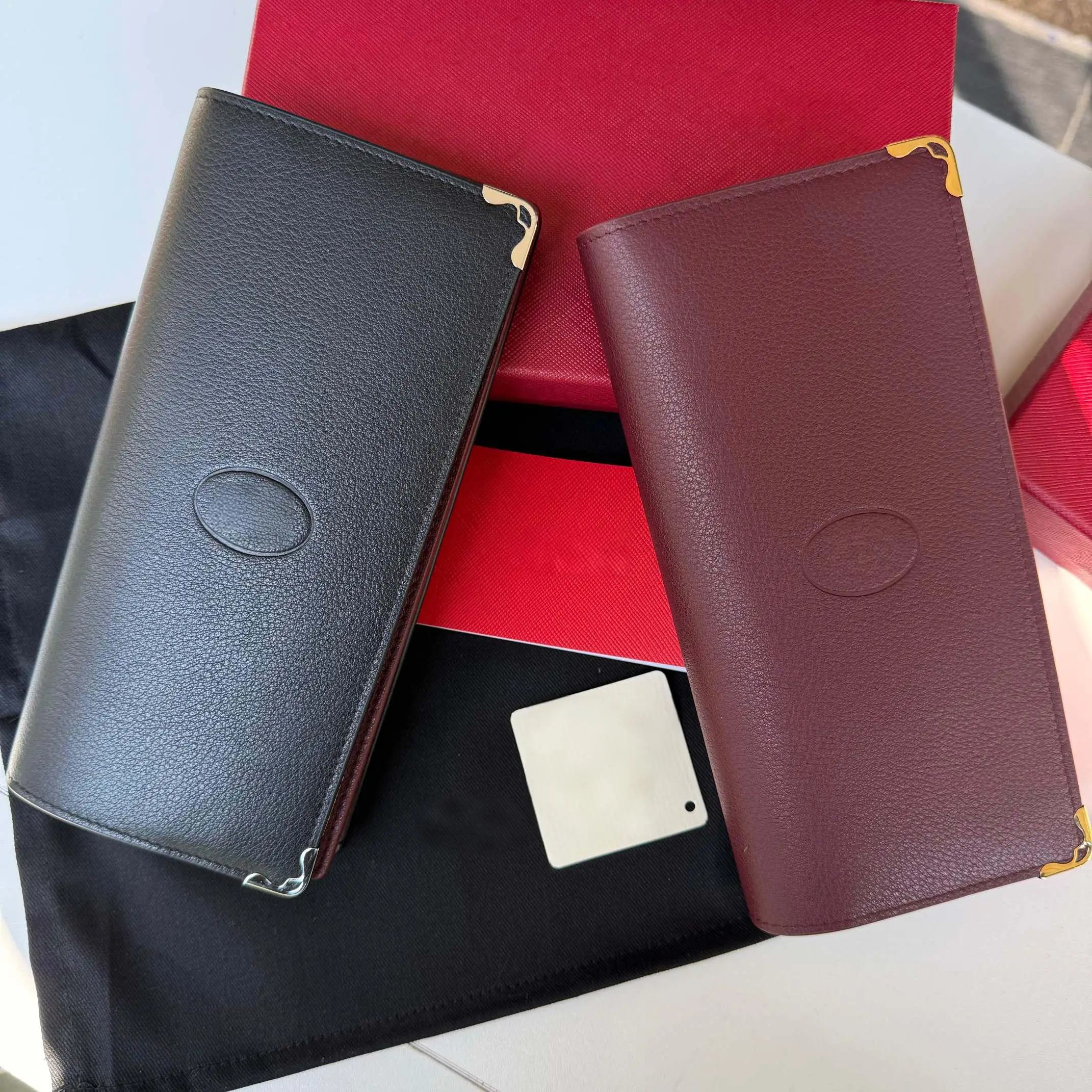 هذه المحفظة الطويلة/محفظة الأعمال الكلاسيكية أنيقة وفاخرة وخالدة. بسيطة ولكنها متطورة، مما يجعل هدية راقية #3