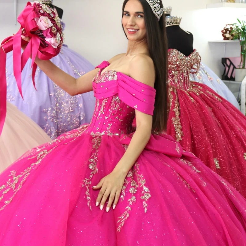 فساتين Quinceanera باللون الأحمر الوردي ثوب حفلة قبالة الكتف مزين بالترتر والدانتيل مطرز بفيونكة كريستال تول حلو 16 فستان فيستدوس 15