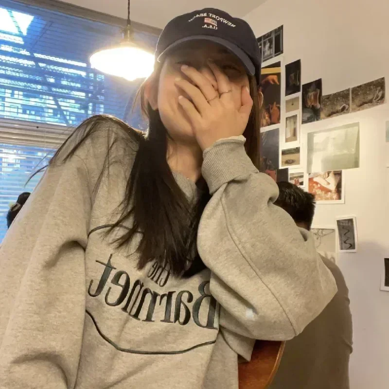 Die Barnnet Frauen Sweatshirts Rundhals ausschnitt Langarm lose Pullover Stickerei Streetwear lässig Herbst Topsone Größe hohe Qualität