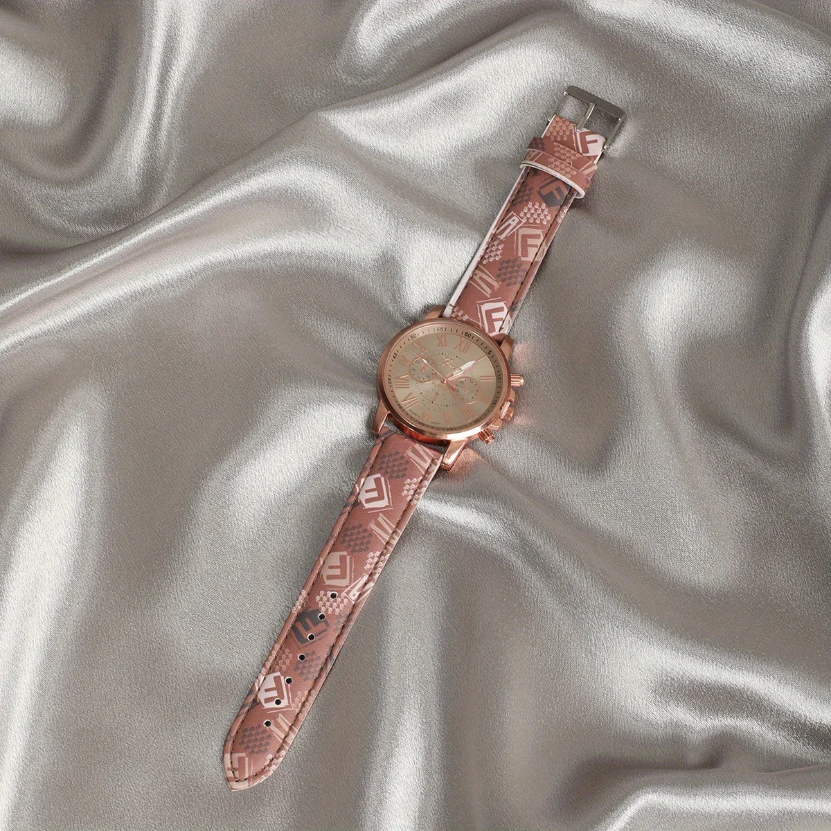 1pc-Women's Colorful Series Watch Cute Style Classic Roman Scale Dial Quartz Watch (Excluding Box)