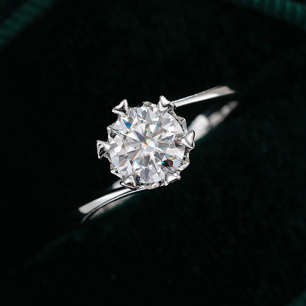 

S925 Silver Twisted Arm Classic Snowflake Moissanite Ring for Women Korean Style Combining Classic and Fashionable Design Elegan