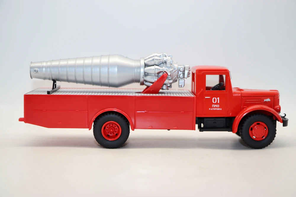 Nova escala 1/43 maz 200 motor a jato agvt alemão urss caminhão de bombeiros diecast liga brinquedos modelo para presente coleção