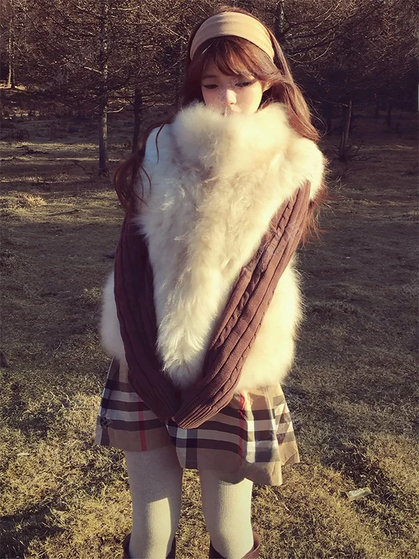 

Korean Style Shoulder Drape Fur Vest Women's Winter Jacket Thickened V-Neck Button Design Commute Style Fashionable
