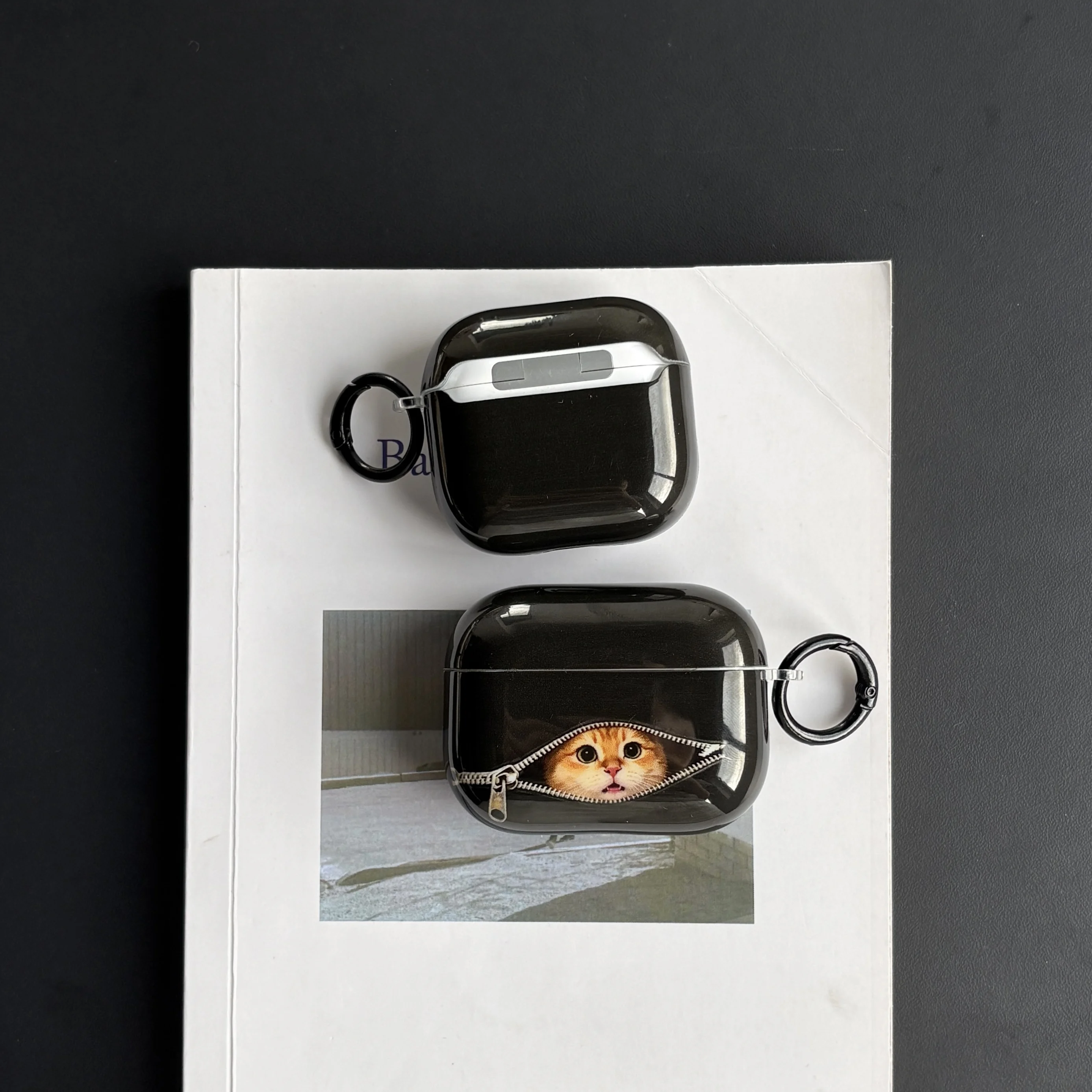 Modische, süße, glänzende schwarze Schutzhülle mit Reißverschluss und kleinem Katzenmuster für AirPods 1 2 3 4 5 Pro Pro2 Pro3
