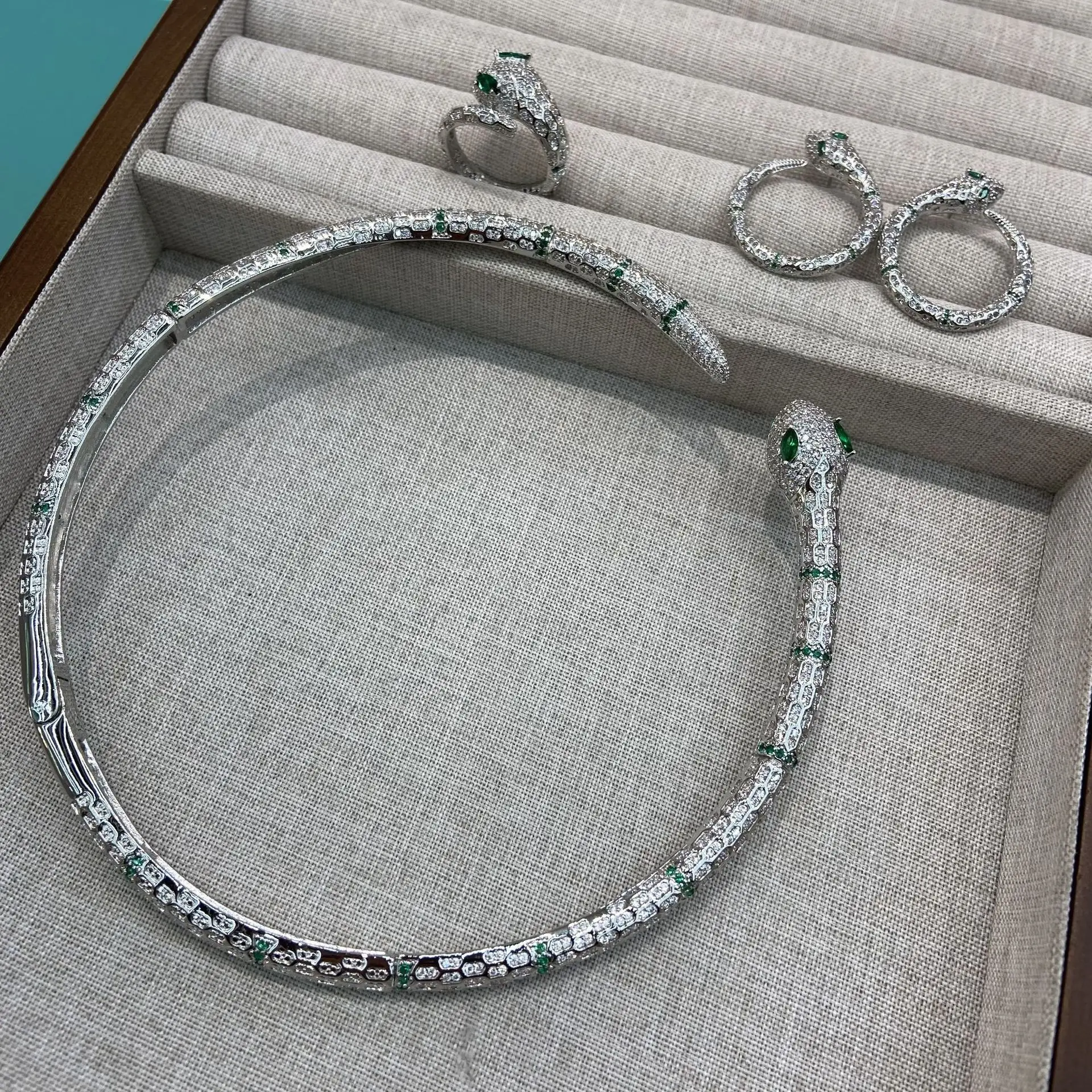 جديد فريد الزركون Snakelike طوق الأفعى أقراط الطوق ثلاث قطع دعوى الفاخرة قلادة امرأة مجوهرات البدلة الإكسسوارات