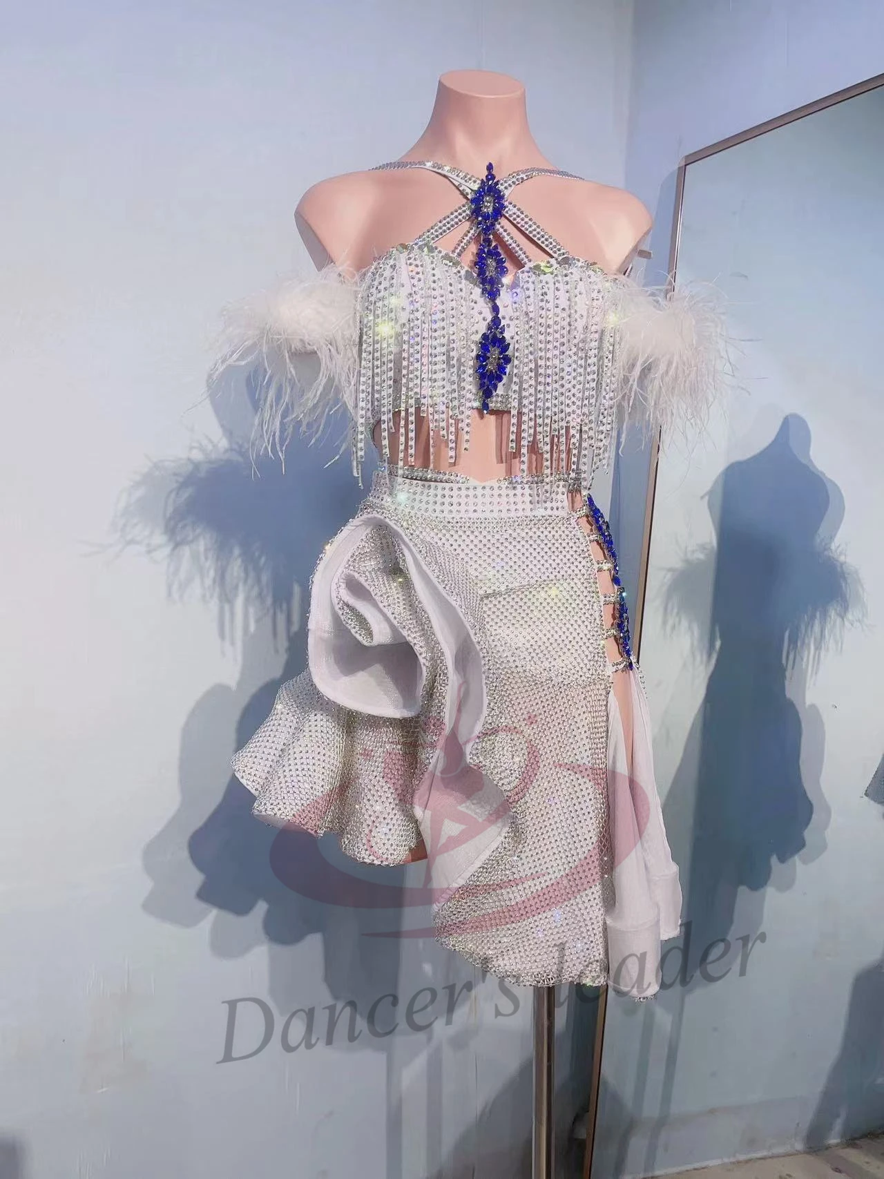 فستان رقص لاتيني، تخصيص راقي، فساتين ماسية عديدة، تنانير مموجة، ملابس احترافية لمرحلة الإناث البالغات