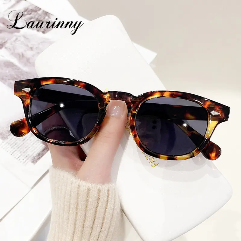 Vintage Tortoise Shell Round Sunglasses Women Men 2024 Brand Design Retro Rivet Yellow Blue Lens Square Sun Glasses Female UV400