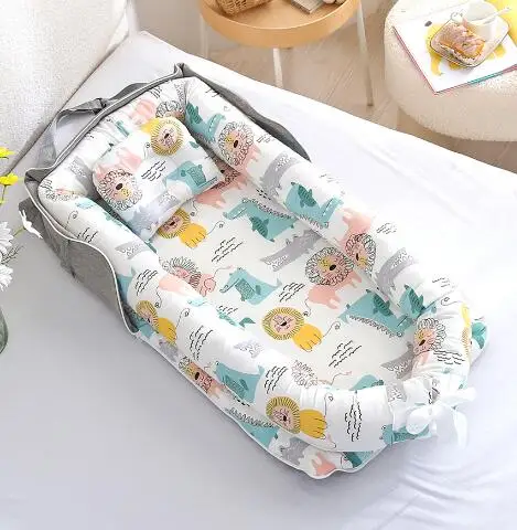 Comforabale safety wrap Angel wing baby nest bed portable crib folding newborns cots set with anti spilt ramp of minky dots