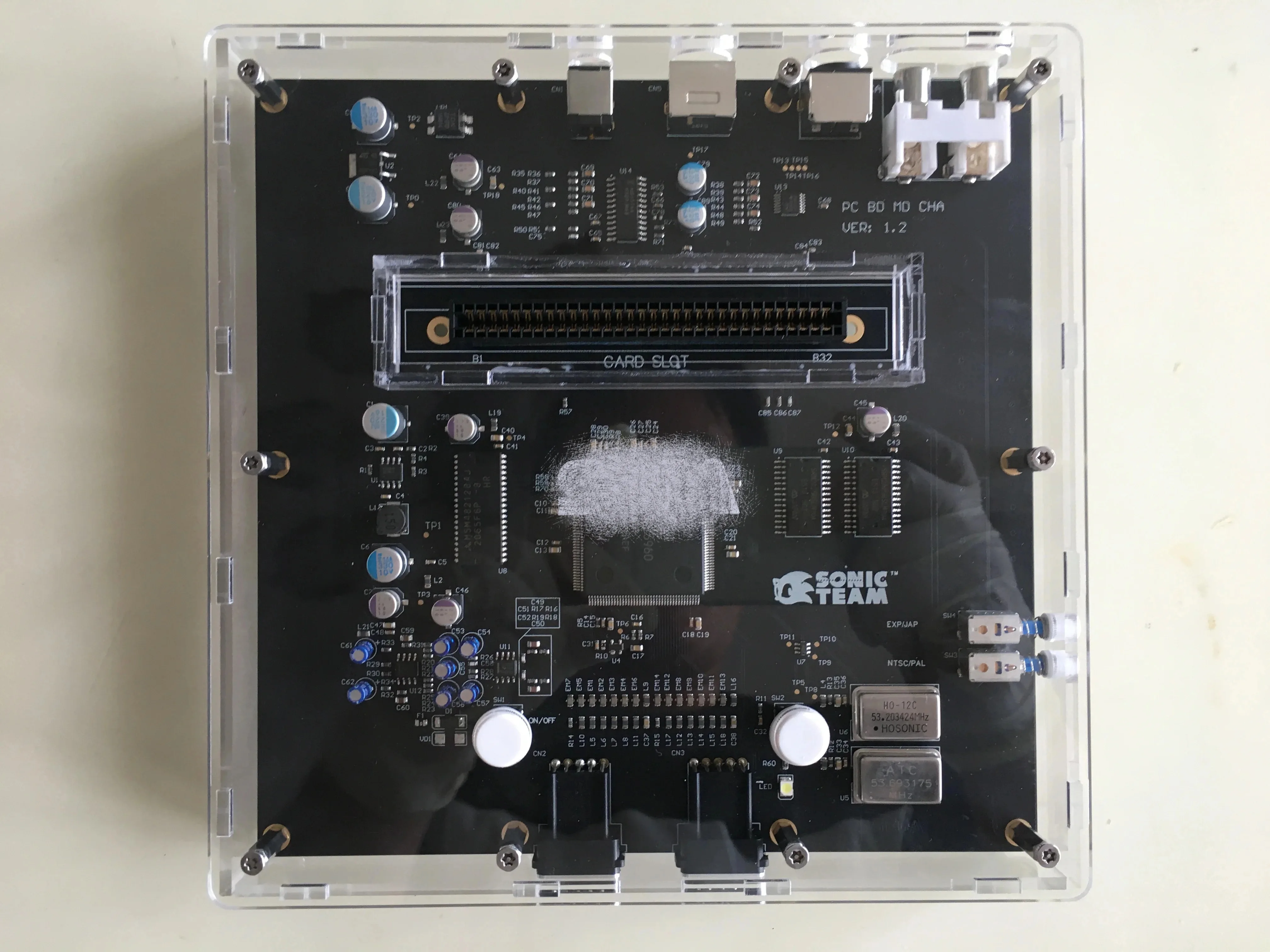 MEGA DRIVE 2 VA4 VERSION CONSOLE -- ALL REGION SWITCHABLE,RGBS,S,COMPOSITE VIDEO OUTPUT STERO AUDIO OUTPUT!!