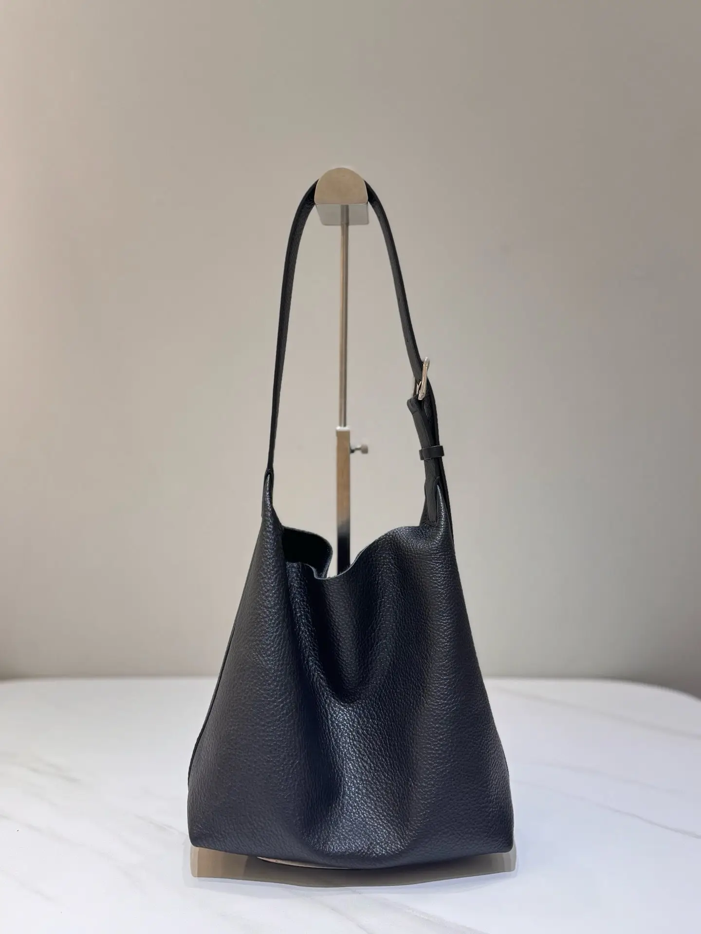 2025 New Retro Soft Leather Bucket Bag Women Minimalist Elegant Casual Shoulder Bag Underarm Purse Tote Handbag