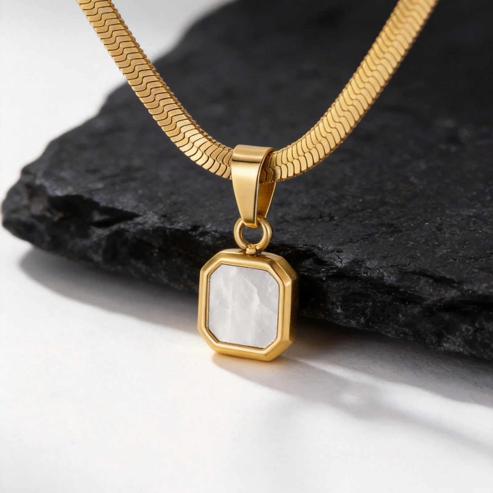 Vnox Geometrische quadratische Halskette mit Naturstein-Anhänger für Herren, gold-silberfarbene Edelstahl-Klingenkette, trendiges Schmuckgeschenk