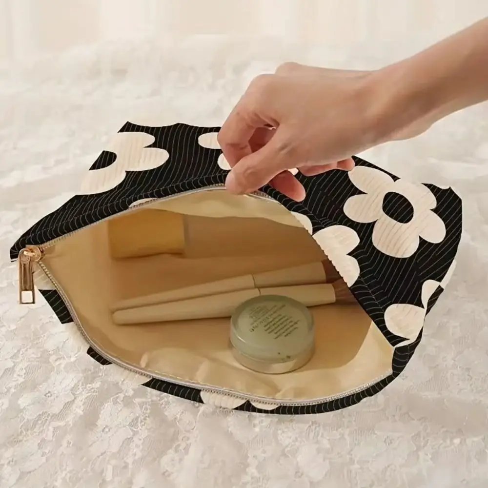 

Cute Corduroy Makeup Bag Large Capacity Portable Cosmetic Pouch Flower Pattern Lightweight Storage Bag