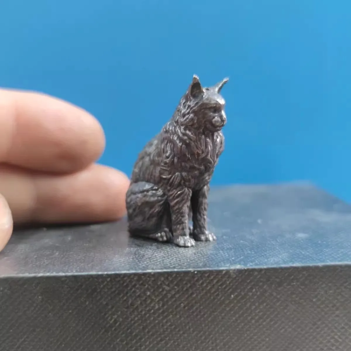 

Cute Mini Brass Maine Coon Cat Figurine Long Hair Pet Model Vintage Home Desk Decor Collectible Animal Statue