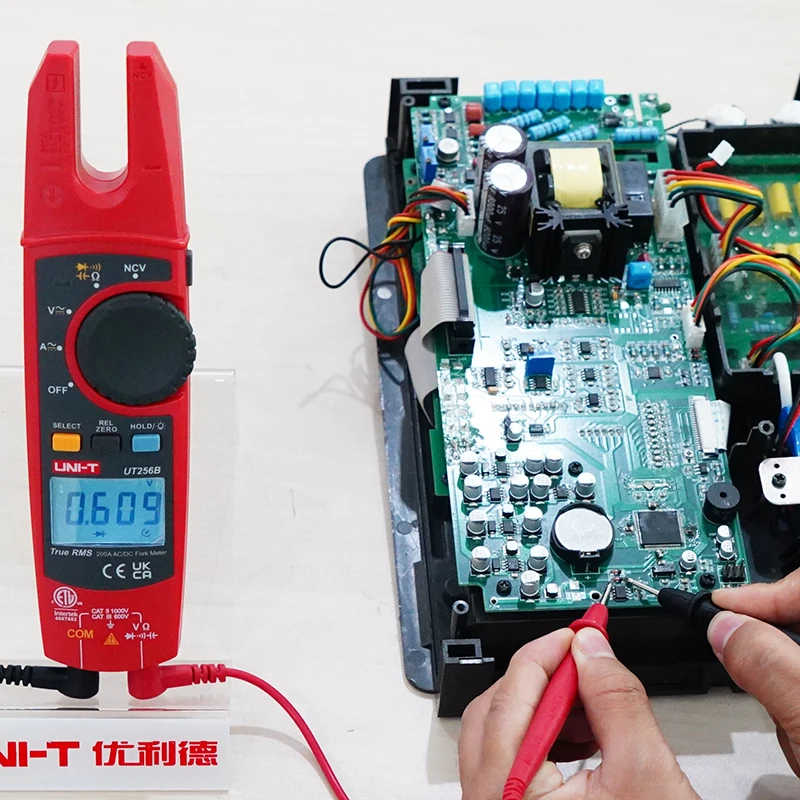 UNI-T UT256B Digital True RMS Garpu Auto Multimeter 200A AC DC Current Clamp Meter Ncv Tester Voltmeter Ohm Cap Auto beli Lebih Banyak