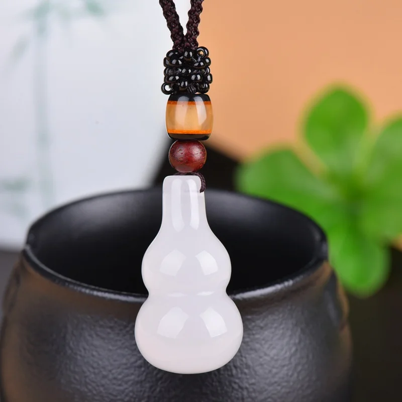 Branco Jade Gourd Pingente para Mulheres, Linha Dourada Natural, Exposição Hongtu Fuwa, Borboleta Calcedônia Pingente, Moda Bonito