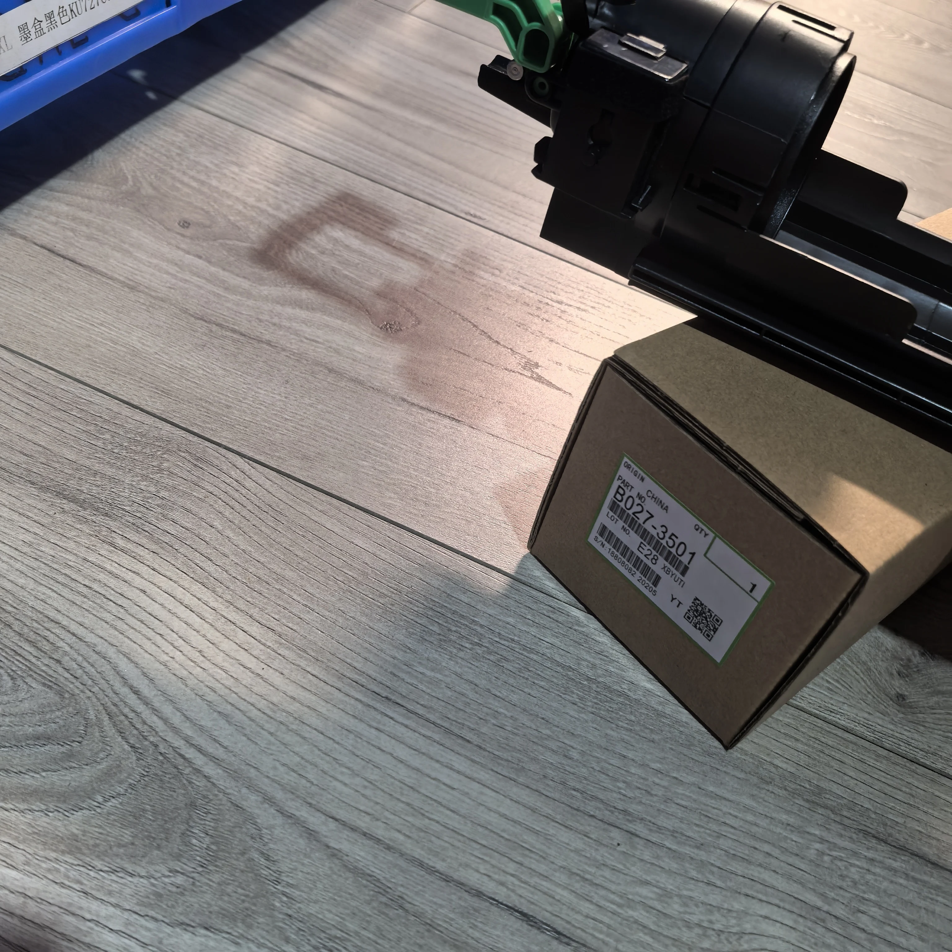 

Toner Supply Unit For Use in Ricoh MP 1027 2552 2553 3352 3353 3053 3553 2852 2853 2352 3351 2851 3030 3350 2550 B027-3501