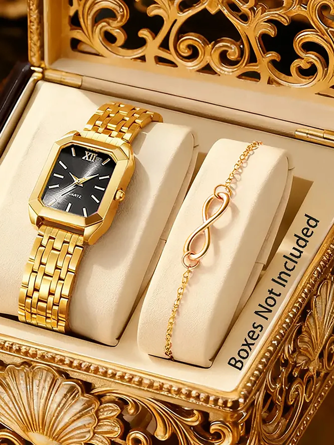 Conjunto quadrado de relógio e pulseira de quartzo Petite Lady, com um design elegante e simples. Não inclui a caixa.