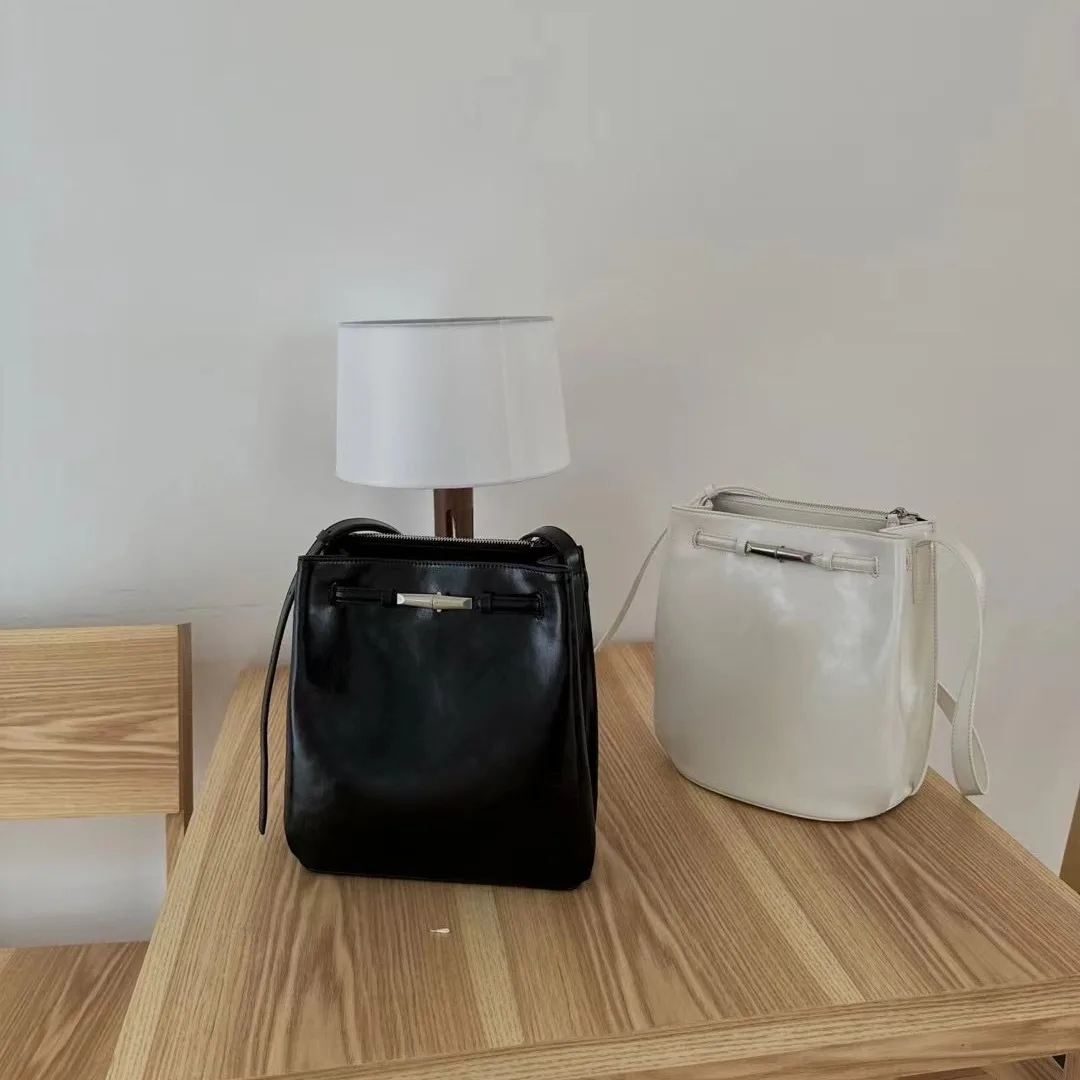 

FIRMRANCH 2024 New Large Capacity Commuting Single Shoulder Underarm Bag Oil Wax Cowhide Women's Elegant Bucket Diagonal Purse