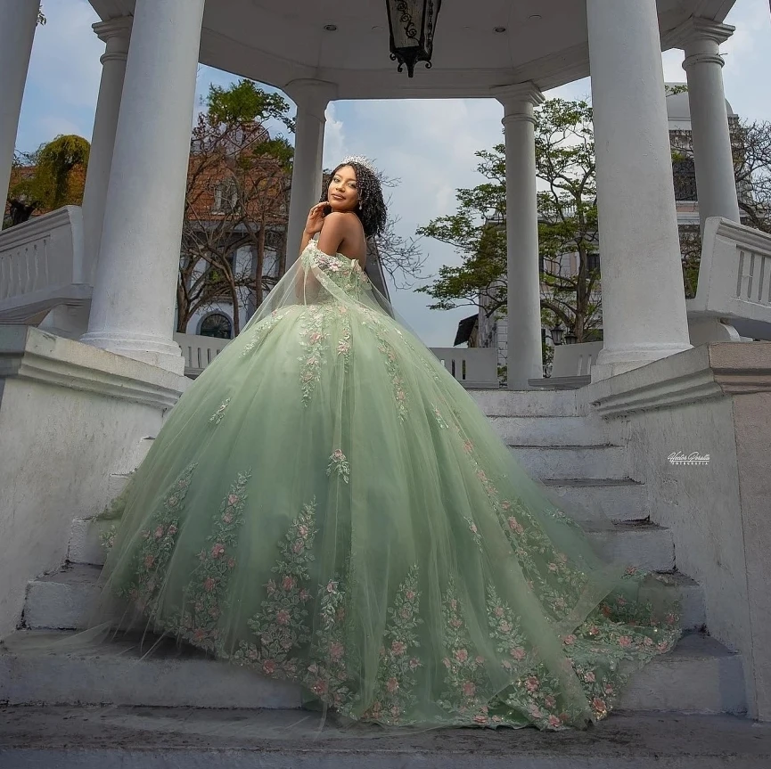 2025 Abiti Quinceanera verde salvia con applicazioni floreali rosa con spalle scoperte Abito da ballo Vestido De 15 Anos Corsetto Principessa dolce