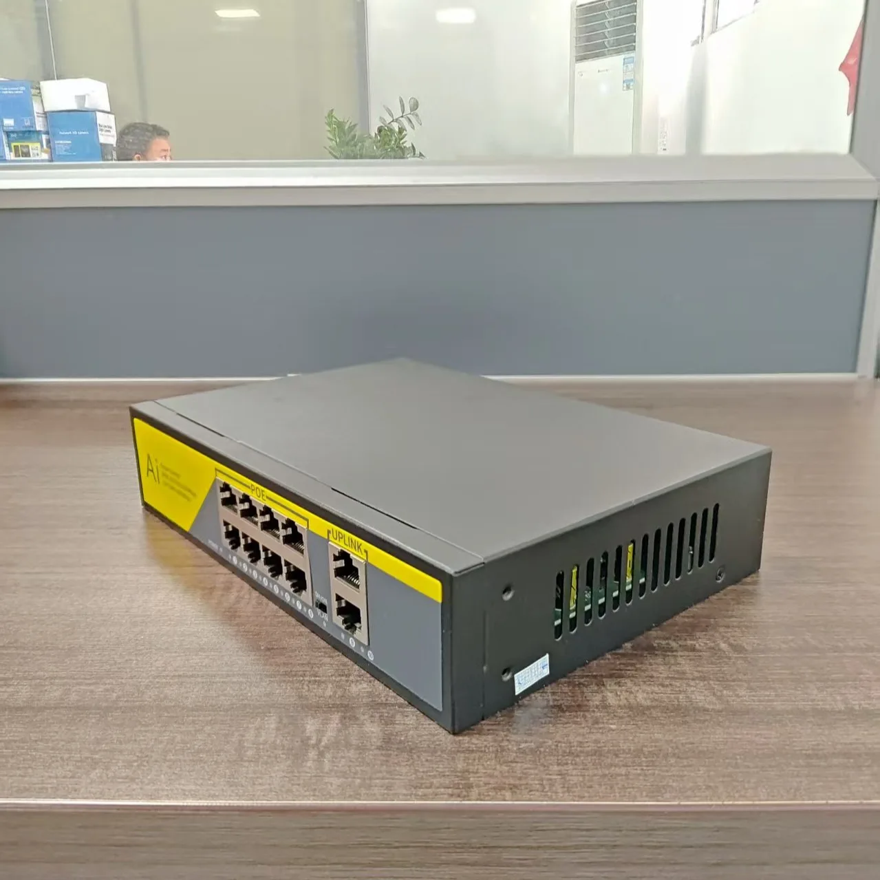 Psennikow POE 기가비트 스위치 10 포트 100/1000Mbps IP 카메라용 표준 POE 업링크/SFP가 있는 250m 번개 보호