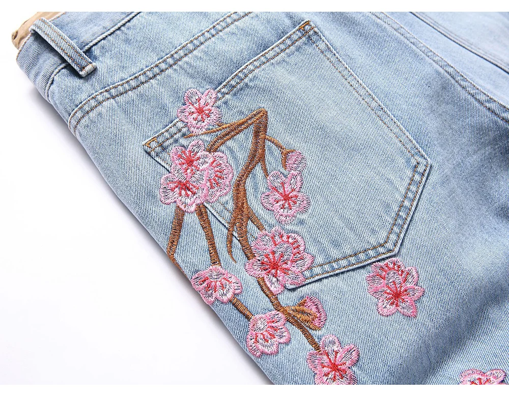 Herren-Jeans mit Sakura-Stickerei, Streetwear, Boot-Cut-Hose, ausgestellter Saum, ausgestellte Hose mit Rissen und Kirschblüten-Design – Detail 23