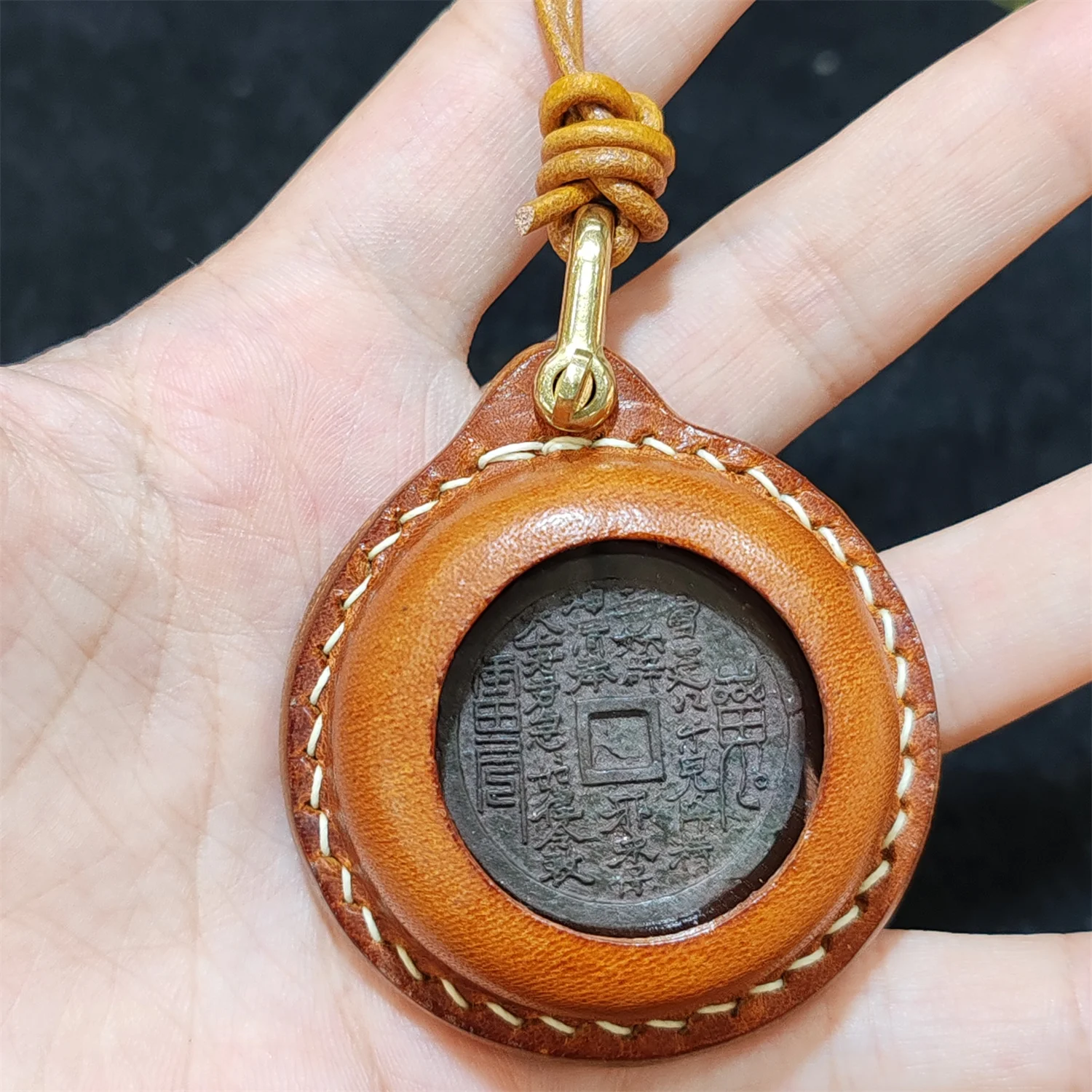 

1pcs/lot Leather small pendant ornament Yellow and green Tibetan ethnic style Rub the pendant Car hanging