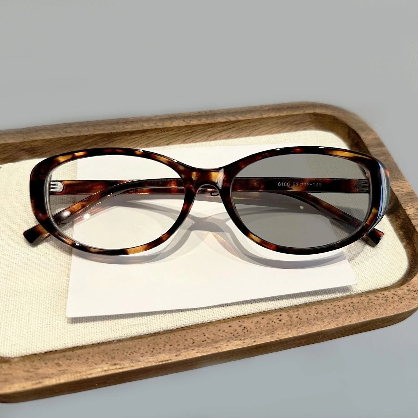 Modische photochrome Myopie-Brille mit ovalem Rahmen, Retro-High-Definition-Komfortbrille für Damen, Dioptrien 0 bis -4,0 – Detail 3