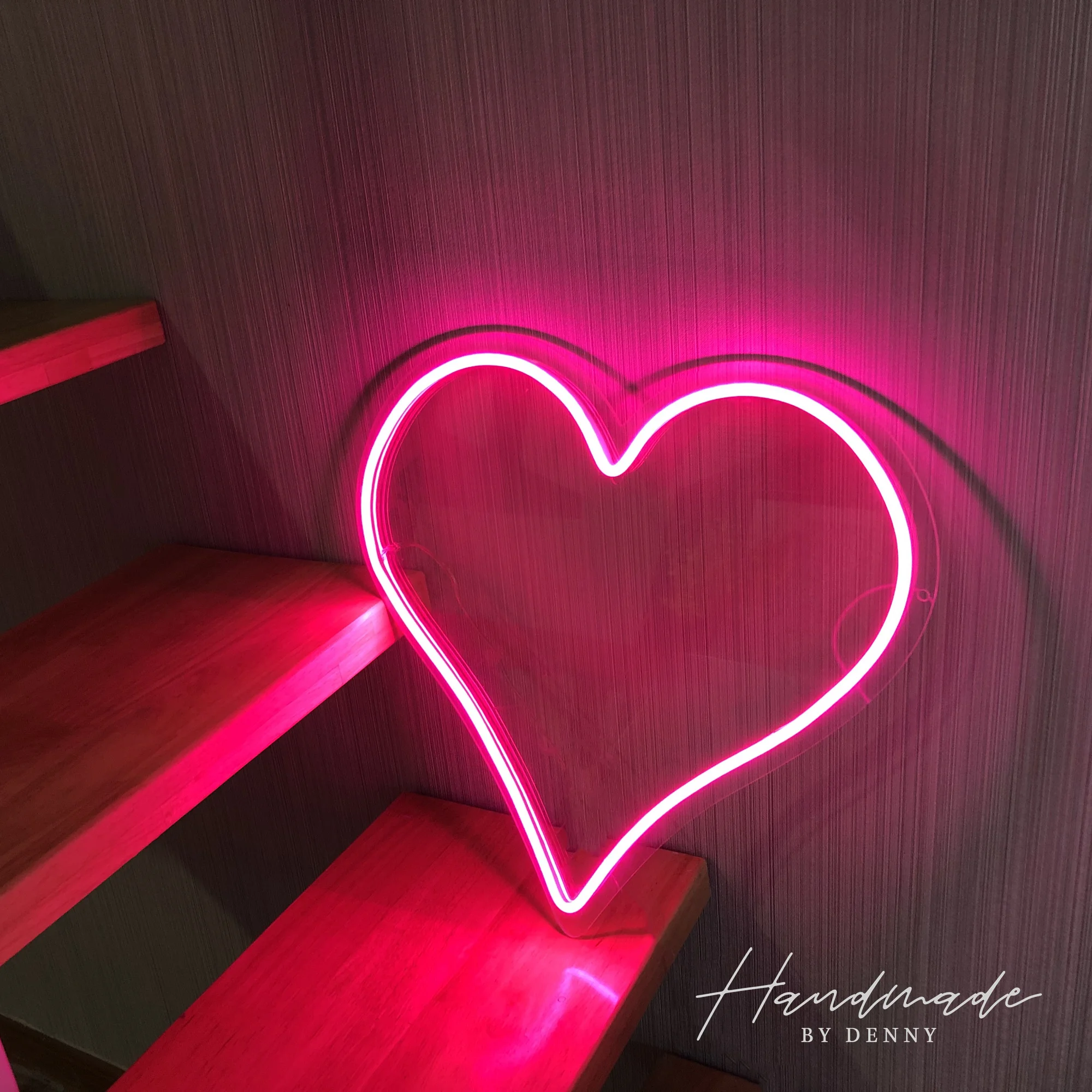 

Светодиодная неоновая вывеска в форме сердца, украшение для стен, идеально подходит для свадьбы, дня рождения, Дня святого Валентина, пасхальных украшений, подарков для детей.