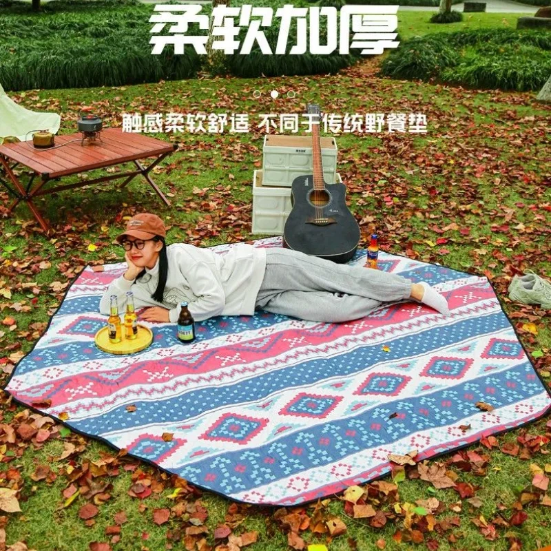 Thickened Hexagonal Moisture‑proof Picnic Camping Mat, Machine Washable Lightweight Tent Mat for Spring Outing Sports Activities