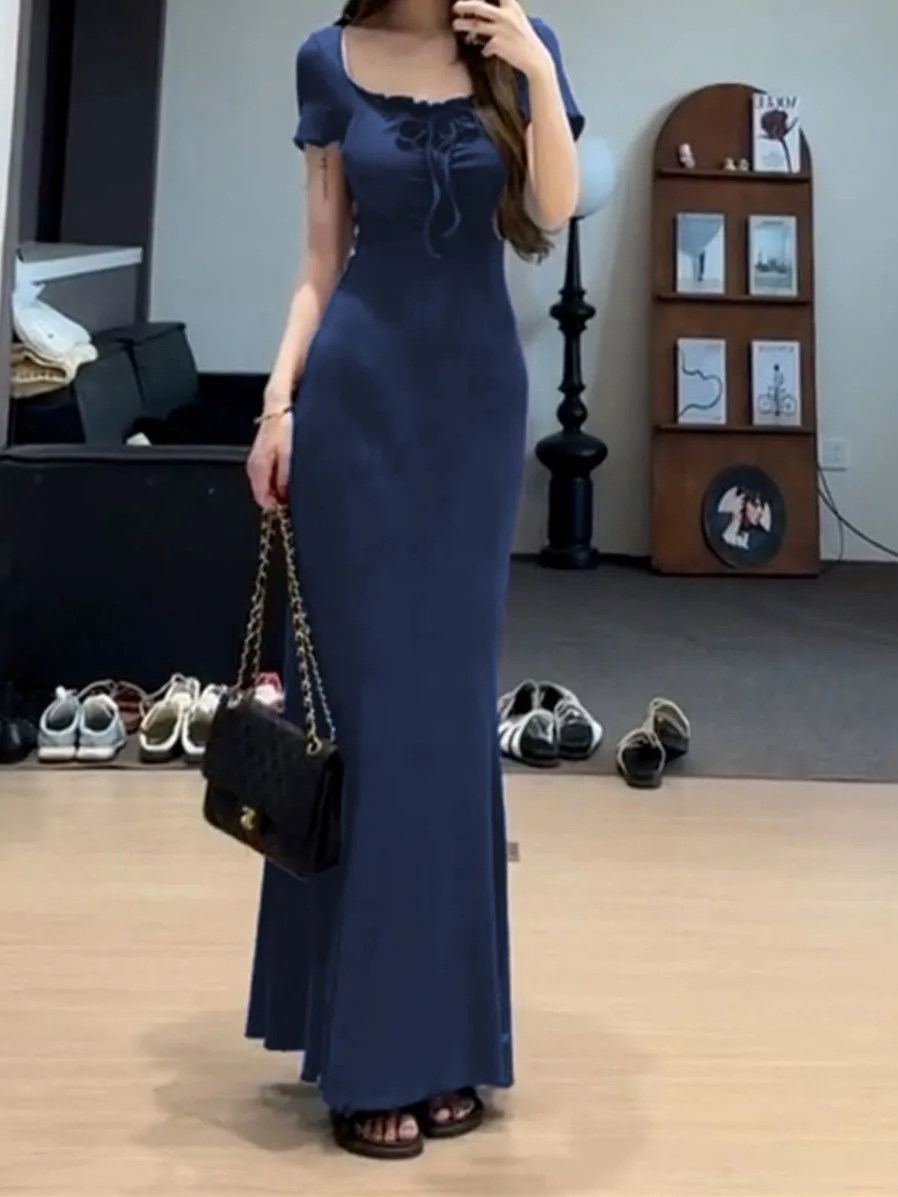 Elegancka czarna francuska sukienka bodycon damska, podkreślająca talię, syreni krój maxi do kostek, jesienna, szykowna, modelująca sylwetkę długa sukienka.