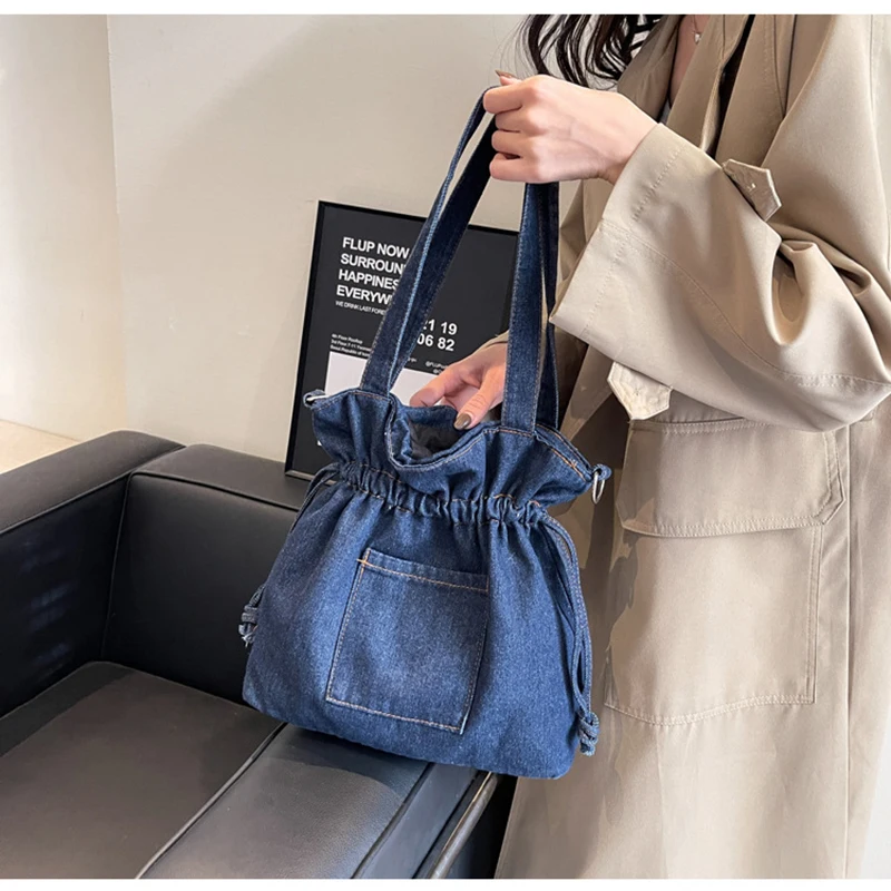 Casual Large Capacity Denim Crossbody Bag 2025 New Spring/Summer Women's Drawstring Closed Shoulder Bag Versatile Handbag Trend