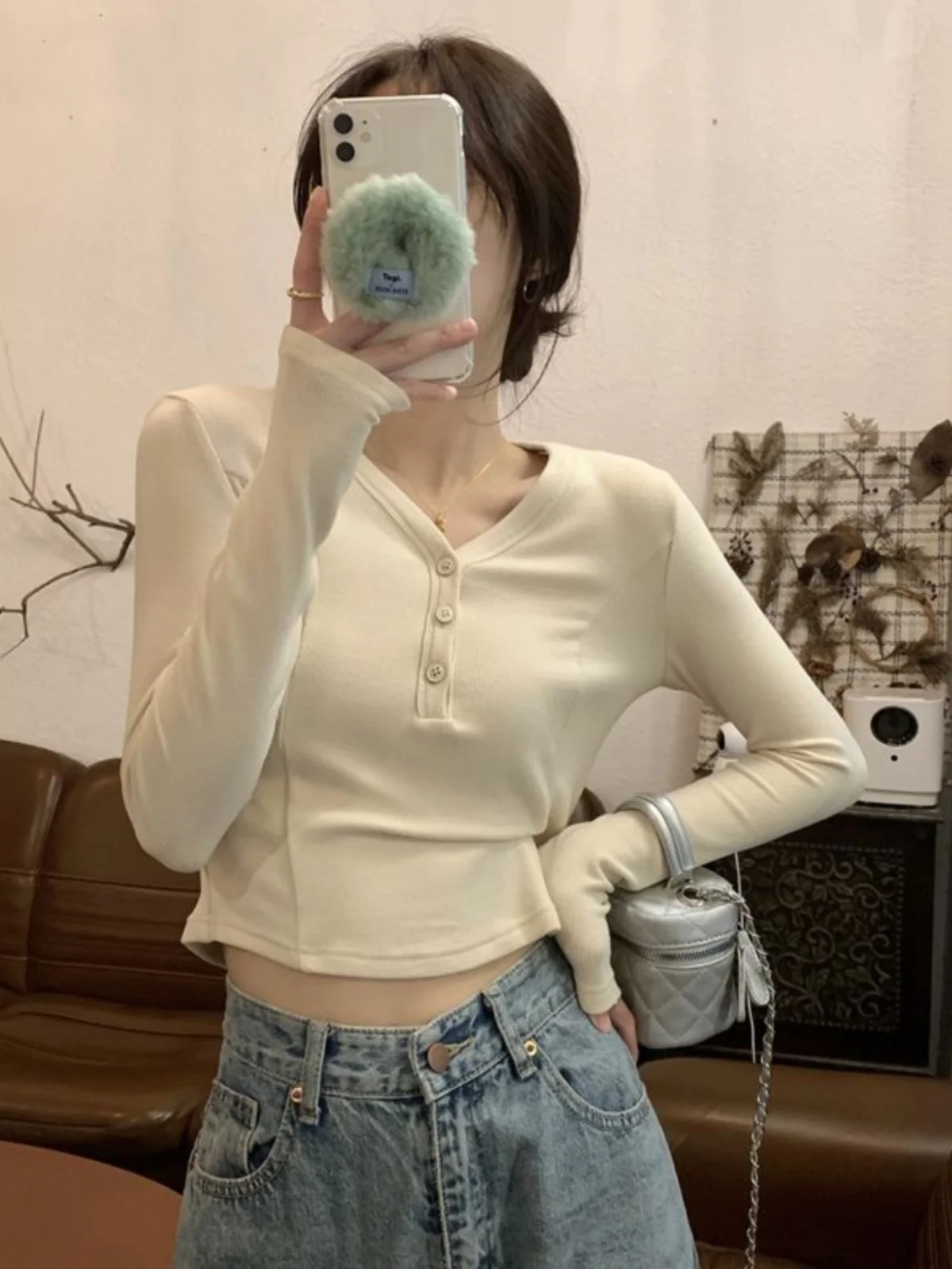 Slim Fit Long Sleeve V-Neck Short T-Shirt Autumn Winter Fashionable Button Design Polyester Blend Korean Style Base Shirt